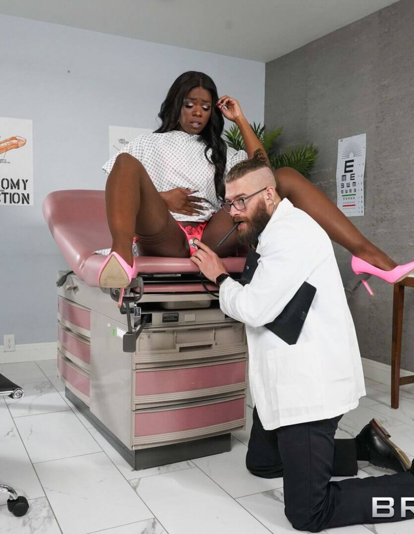 2 Foxxx was visited by a gynecologist 2